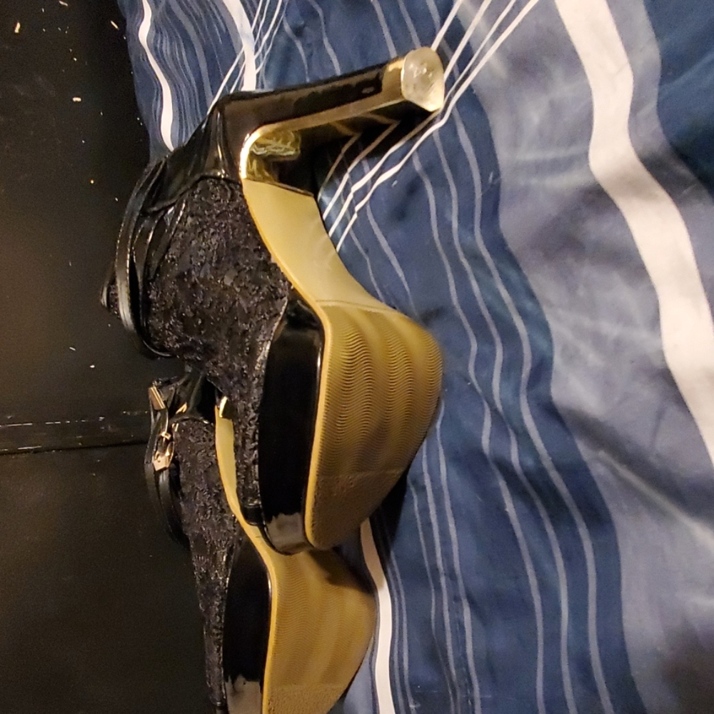 Heels - Picture 3 of 3